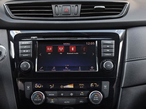 Used 2018 Nissan Rogue SV AWD/4WD image 40