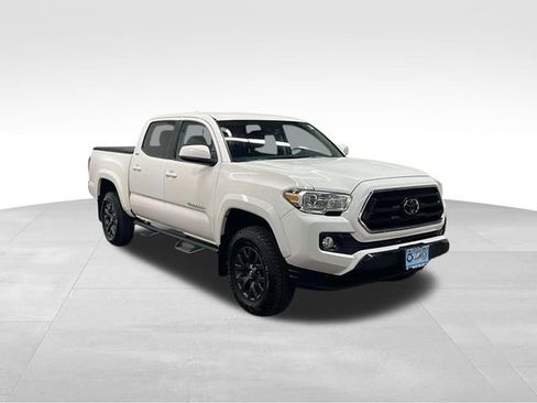 Used 2022 Toyota Tacoma SR5 AWD/4WD image 1
