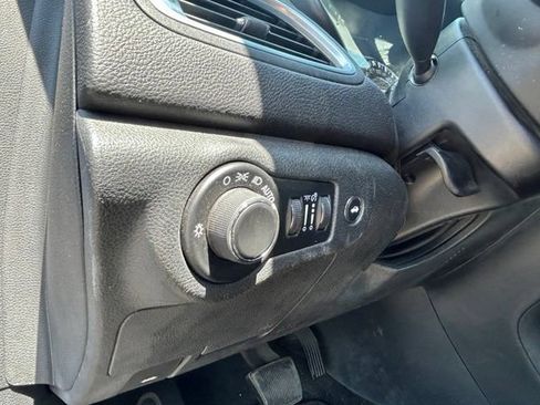 Used 2015 Chrysler 200 Limited FWD image 17