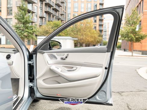 Used 2016 Mercedes-Benz S 550 4MATIC Sedan w/ Premium Package image 44