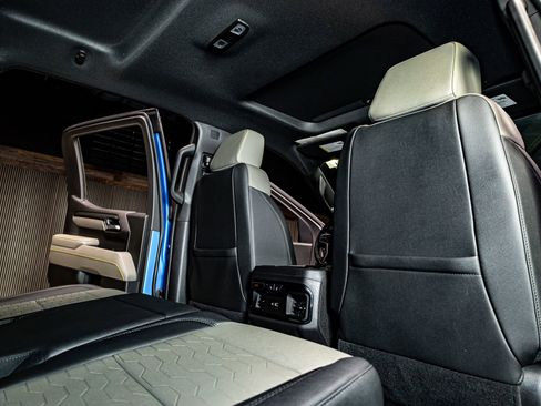 Used 2025 Chevrolet Silverado 1500 ZR2 w/ Technology Package image 28