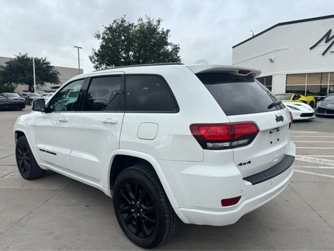 Used 2021 Jeep Grand Cherokee Laredo X AWD/4WD image 3
