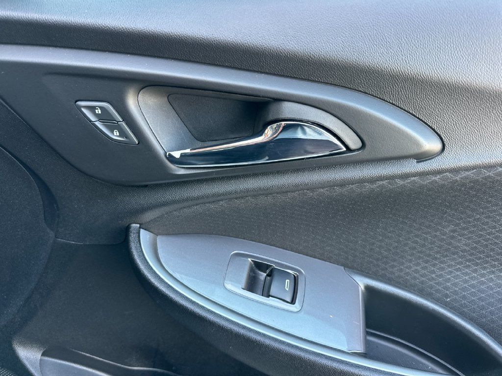 Used 2023 Chevrolet Malibu LT FWD image 19