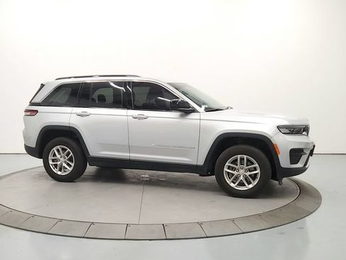 Used 2024 Jeep Grand Cherokee Laredo X w/ Luxury Tech Group I AWD/4WD image 8