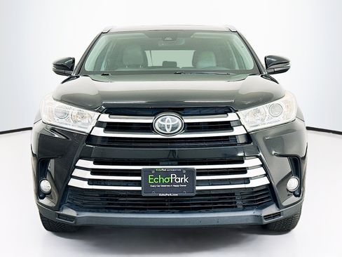 Used 2017 Toyota Highlander XLE w/ Protection Package #3 AWD/4WD image 2