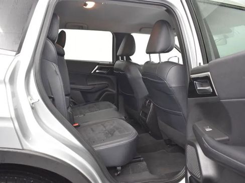 Used 2024 Mitsubishi Outlander Ralliart image 18