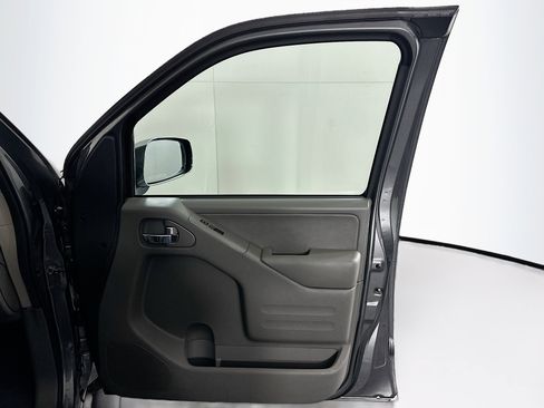 Used 2019 Nissan Frontier SL image 32