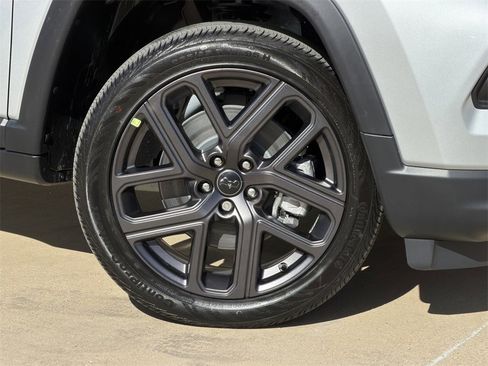 New 2026 Jeep Compass Latitude image 8