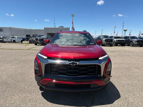 Used 2025 Chevrolet Equinox ACTIV w/ Safety and Technology Package AWD/4WD image 2