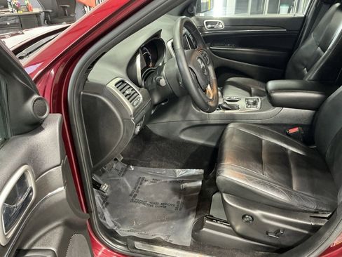 Used 2018 Jeep Grand Cherokee Limited image 3