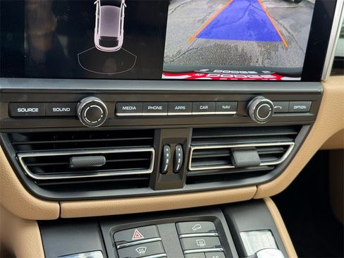 Used 2021 Porsche Macan image 31