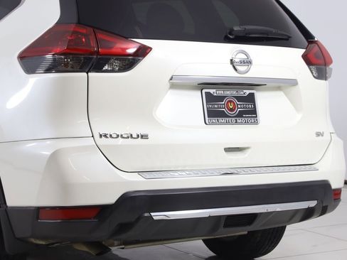 Used 2018 Nissan Rogue SV image 20