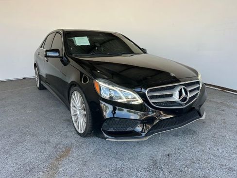 Used 2016 Mercedes-Benz E 400 Sedan image 2