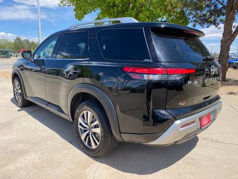 Certified 2025 Nissan Pathfinder SL AWD/4WD image 3