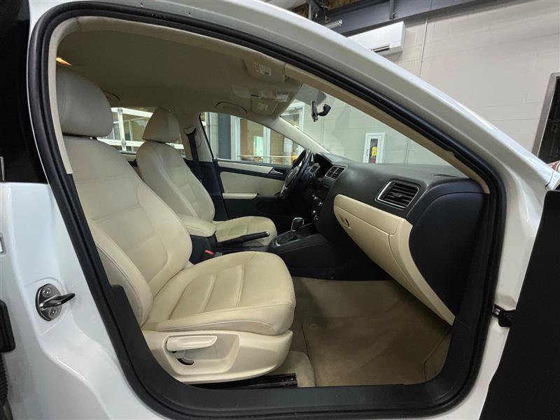 Used 2011 Volkswagen Jetta SE FWD image 25