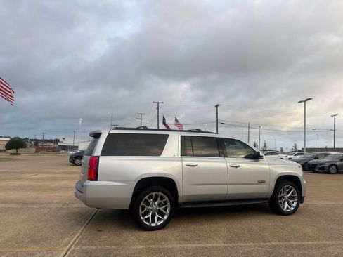 Used 2020 Chevrolet Suburban LT w/ Texas Edition Package RWD image 24