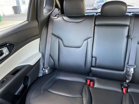 Used 2025 Jeep Compass Limited image 39