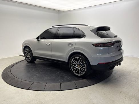 Certified 2023 Porsche Cayenne Platinum Edition AWD/4WD image 3