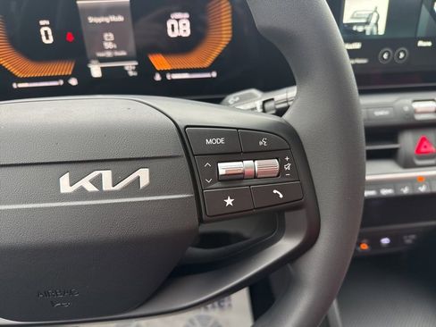 New 2025 Kia K4 LXS image 25