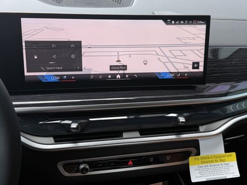 Used 2026 BMW X7 xDrive40i w/ M Sport Package image 9