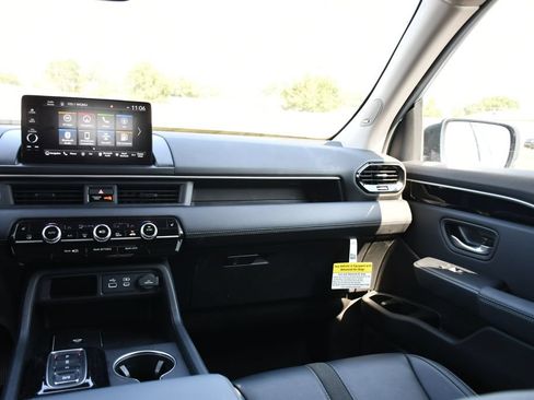 Certified 2025 Honda Pilot Touring image 25