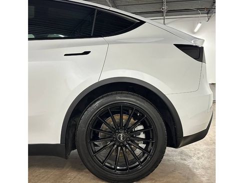 Used 2023 Tesla Model Y Long Range AWD/4WD image 9