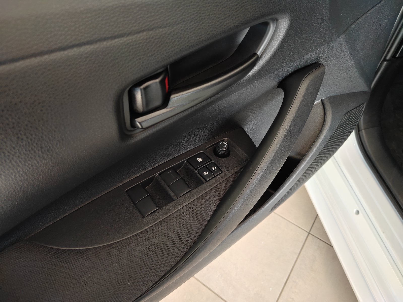 Used 2024 Toyota Corolla LE w/ LE Premium Package FWD image 9