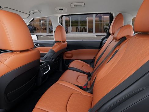 Used 2025 Kia Carnival EX image 18