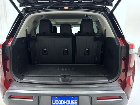 New 2026 Nissan Pathfinder Platinum AWD/4WD image 9