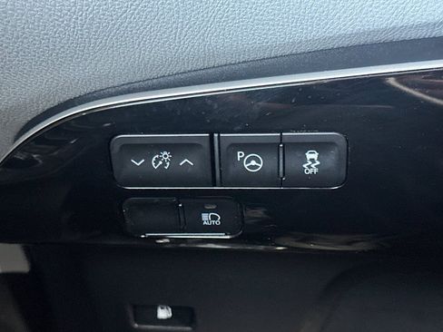 Certified 2020 Toyota Prius LE w/ Carpet Mat Package image 33