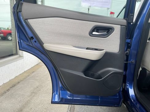 Used 2022 Nissan Rogue SV AWD/4WD image 21