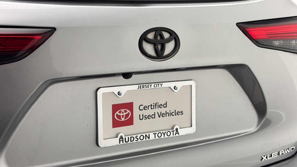 Certified 2021 Toyota Highlander XLE AWD/4WD image 8