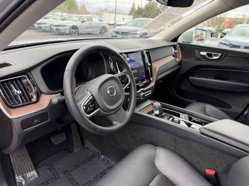 Used 2023 Volvo XC60 B5 Plus image 18