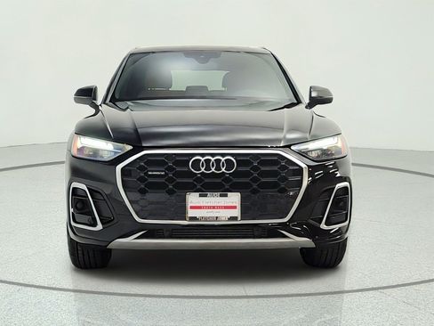 Used 2023 Audi Q5 2.0T Premium w/ Convenience Package AWD/4WD image 2
