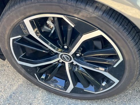 Used 2024 Nissan Altima 2.5 SR w/ SR Premium Package image 18