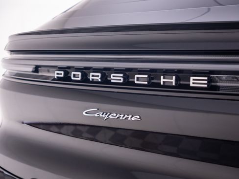 Certified 2025 Porsche Cayenne E-Hybrid Coupe AWD/4WD image 37