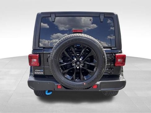 Used 2023 Jeep Wrangler Unlimited Sahara w/ Cold Weather Group AWD/4WD image 6