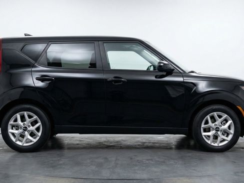 Used 2025 Kia Soul LX w/ LX Technology Package image 11