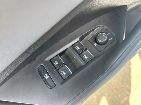 Used 2026 Volkswagen Jetta SE FWD image 14