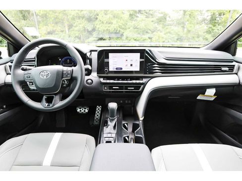 Used 2026 Toyota Camry SE FWD image 7