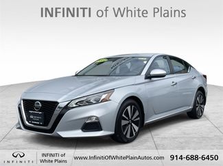 Used 2022 Nissan Altima 2.5 SV w/ SV Premium Package image 1