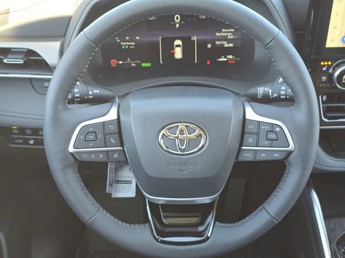 New 2026 Toyota Highlander Limited image 19