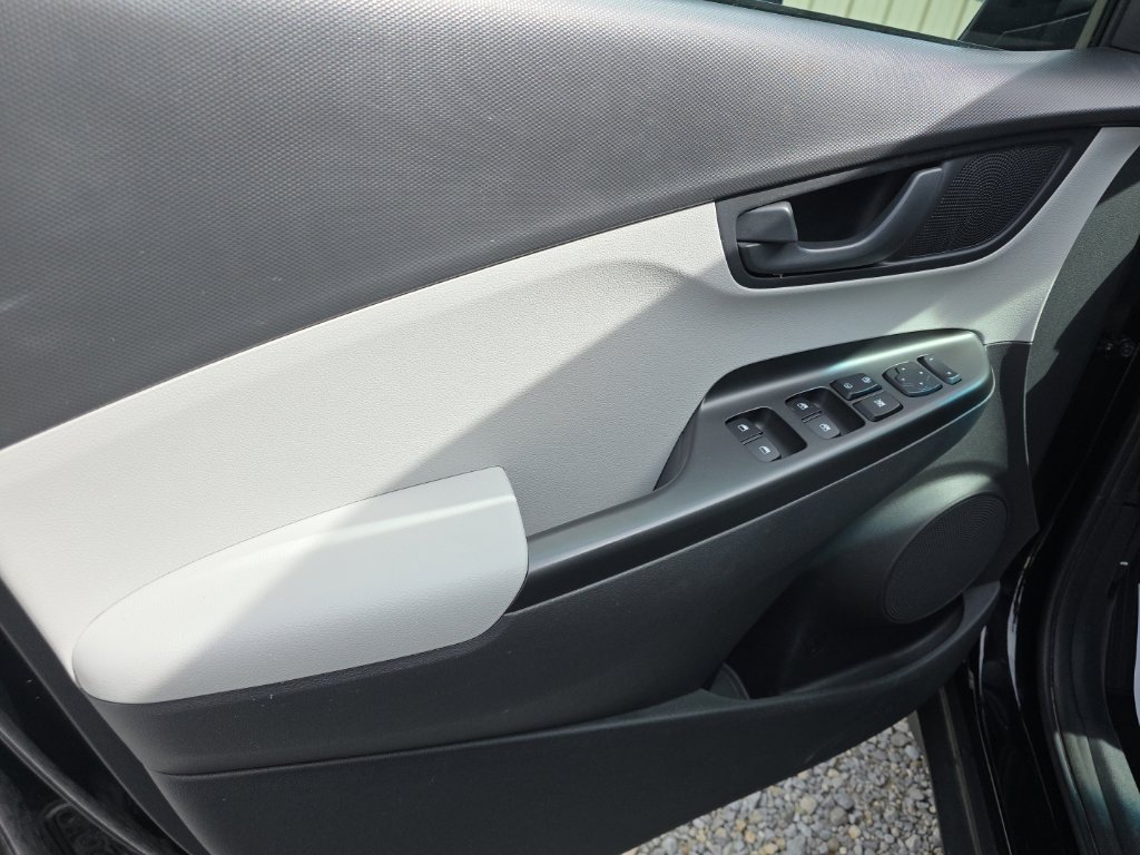 Used 2023 Hyundai Kona SEL AWD/4WD image 12