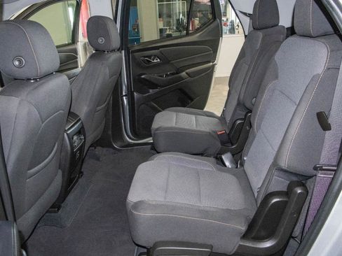 Used 2021 Chevrolet Traverse LT image 13