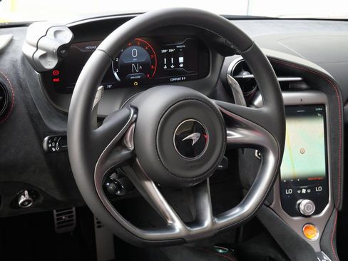 New 2025 McLaren 750S Spider image 9