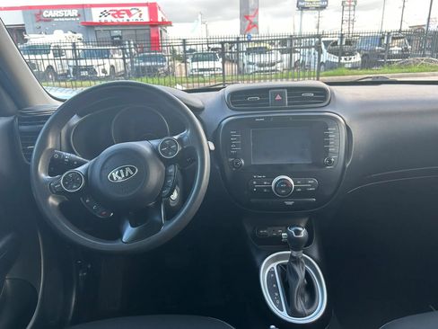 Used 2019 Kia Soul + FWD image 8
