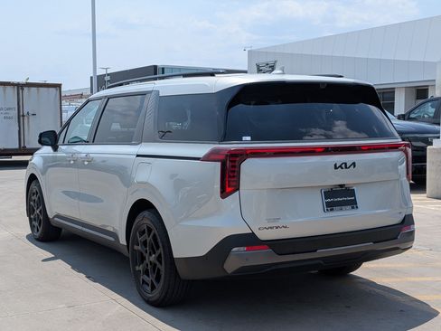 Certified 2025 Kia Carnival SX Prestige FWD image 3