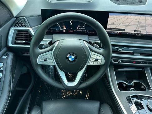 Used 2025 BMW X7 xDrive40i AWD/4WD image 13