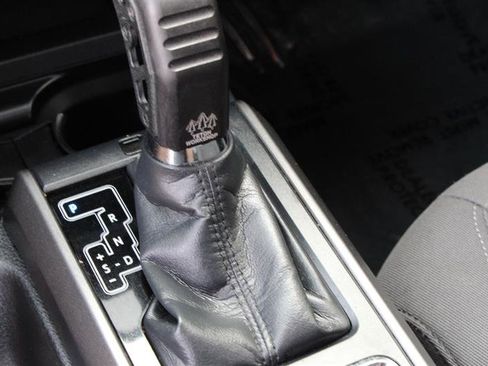 Used 2017 Toyota Tacoma TRD Off-Road image 39