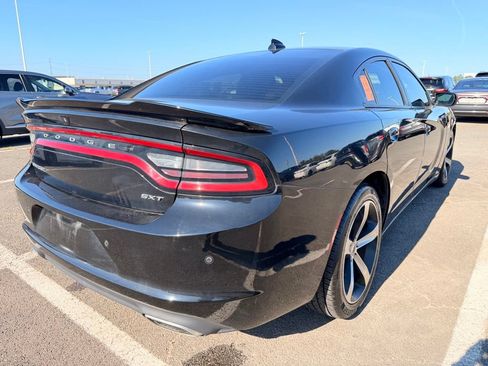 Used 2017 Dodge Charger SXT w/ Plus Group RWD image 4